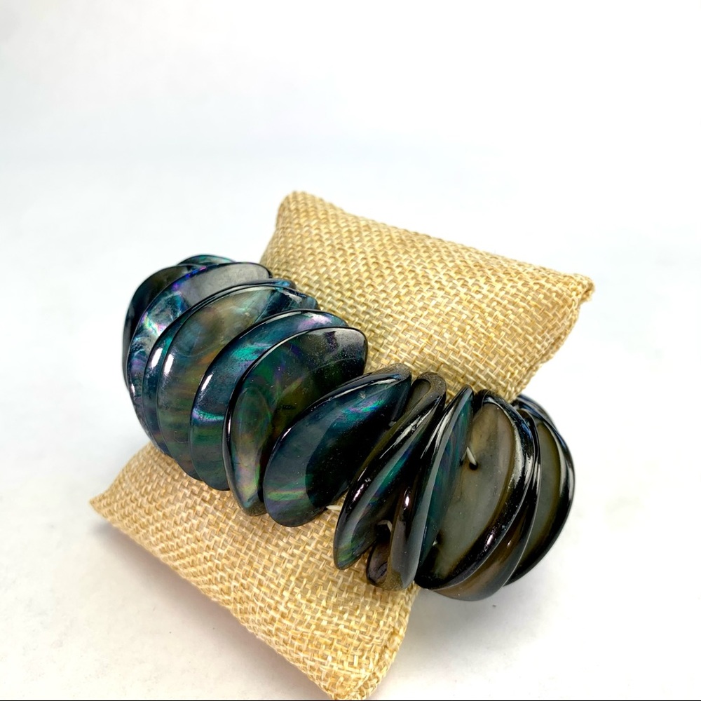 Stunning Mother of Pearl/Shell Bracelet